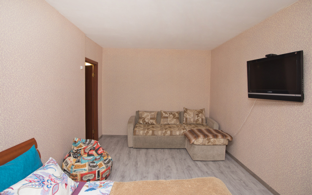 Odnokomnatnaya Nedaleko Ot Metro Ulitsa Akademika Yangelya Apartments