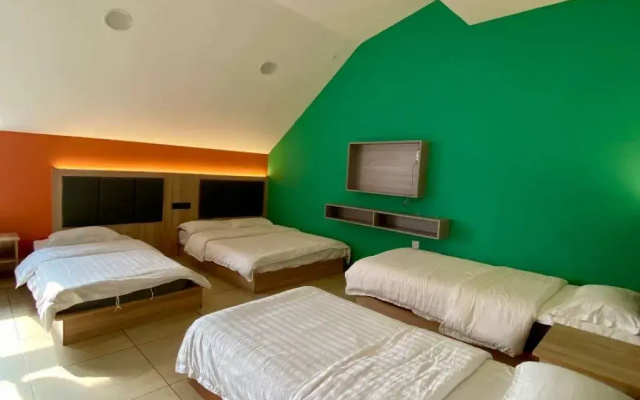 Отель Holiday Hotel