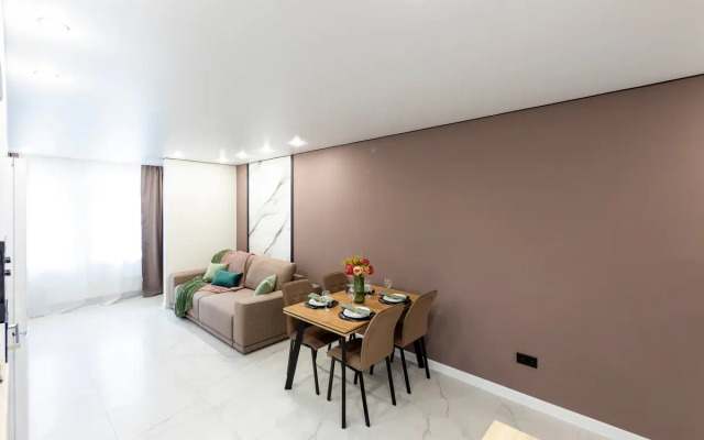 Na Ulitse Sergeya Dzhanbrovskogo, 4k1 Flat