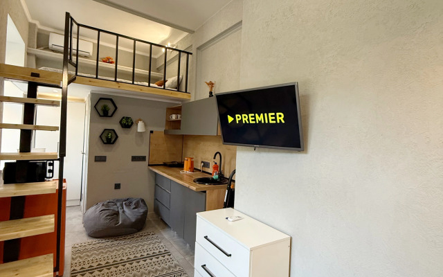Uyutnaya Studiya Na Dvoikh Apartments