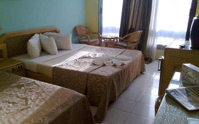 Gaddis Hotel, Suites and Apartments