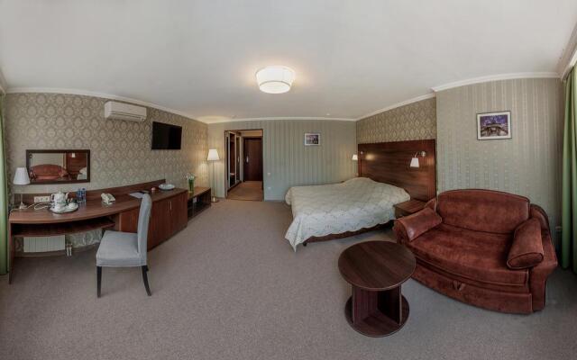 Avrora Hotel