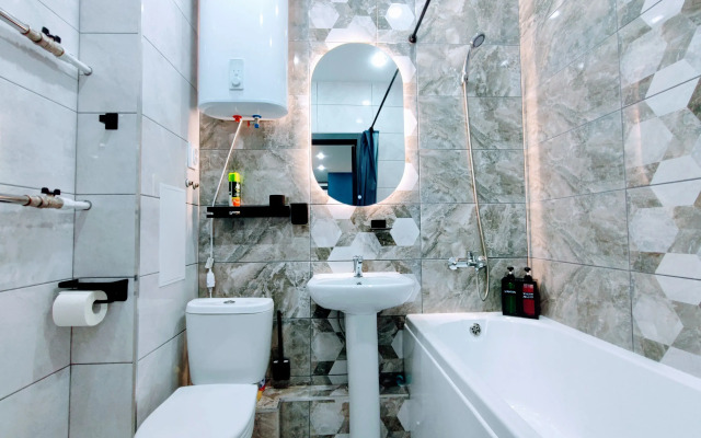Lyuks s Konditsionerom i Boylerom v Tsentre Apartments