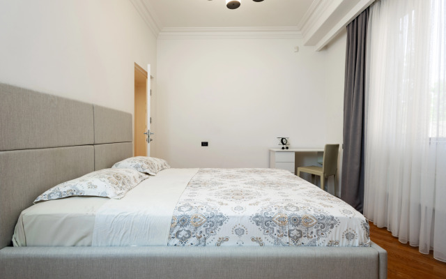3-K Kvartira na Prospekte Sayat-Novy Flat