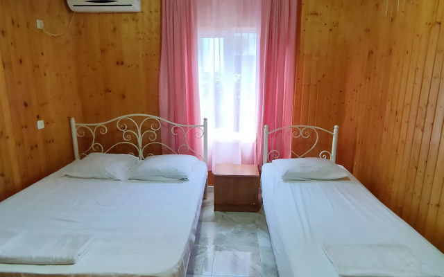 Roksana Guest House