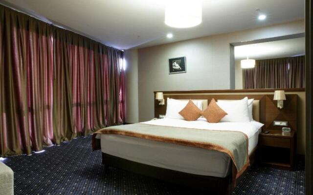 Parkside Hotel & Apartments
