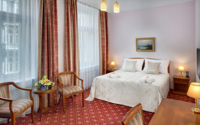 Boutique Seven Days Hotel