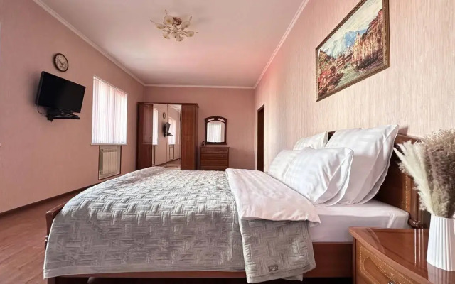 S Basseynom Private House