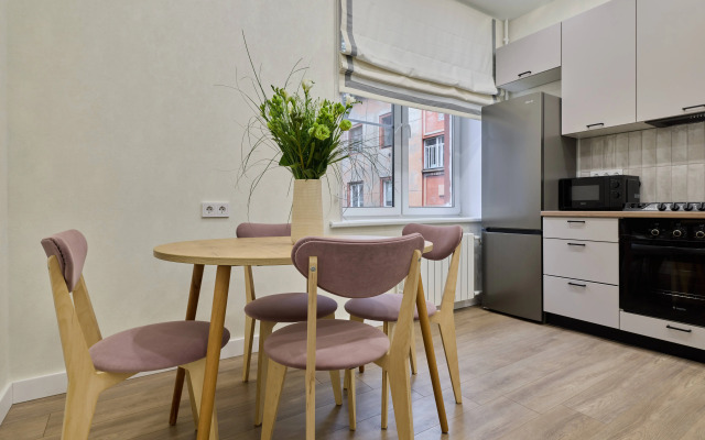 Апартаменты FlatStay с Балконом и Новым Ремонтом