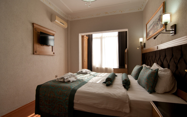 Blue Tuana Hotel