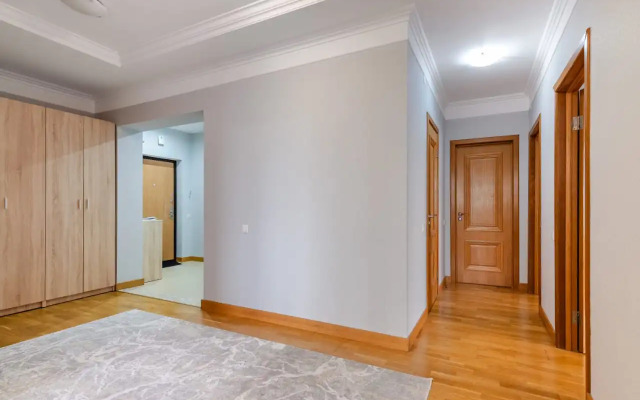 Апартаменты просторные трехкомнатные у ТРЦ MEGA в стиле минимализм