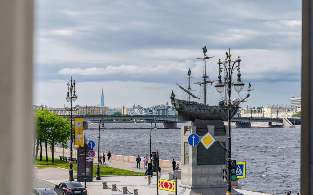 Апартаменты Лофт с видом на Неву