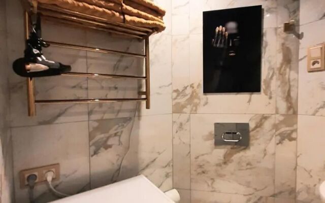 Gold Studio Flat