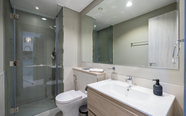 Keyrock Living Lakeview Escape in Business Bay Apartments