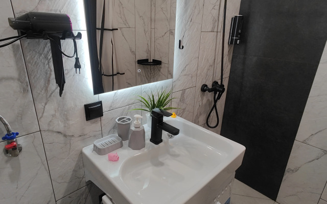 Апартаменты Уютная студия напротив университета и парка в центре Нефтяников