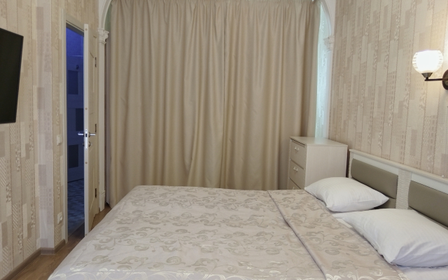 Sirius Vozle Morya Flat