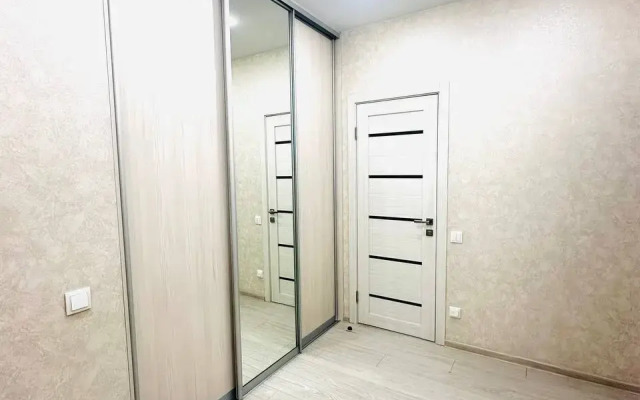 Prostornaya Ryadom S Zh/d Vokzalom I Irnitu Flat