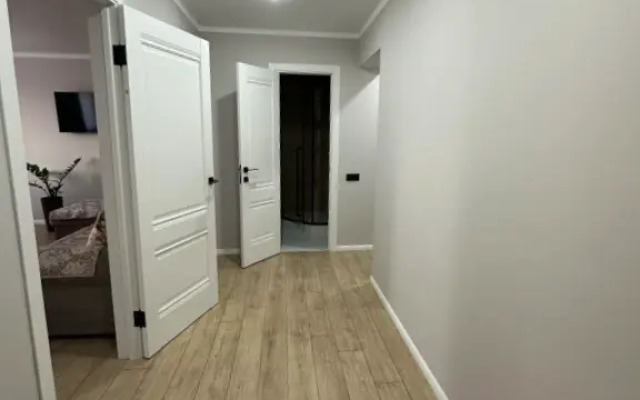 U Podnogya Gory Flat