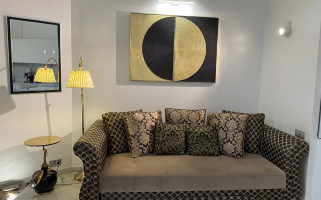 Апартаменты в современном стиле с камином