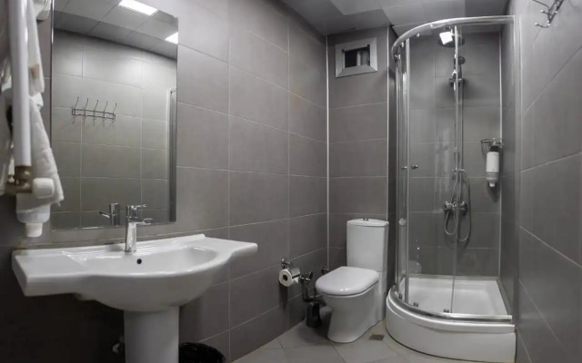 Отель Diplomat Suites