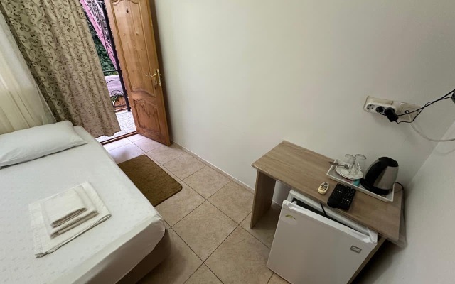 Mini-otel Apra (Parus)