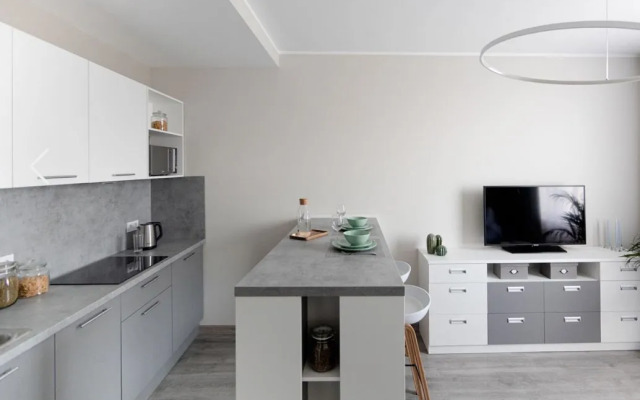RENT198-3 Apartments