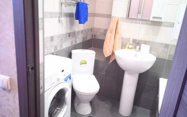 Ryadom S Naberezhnoy Flat