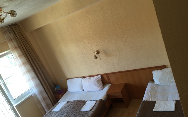Uyutnyij Prichal Hotel