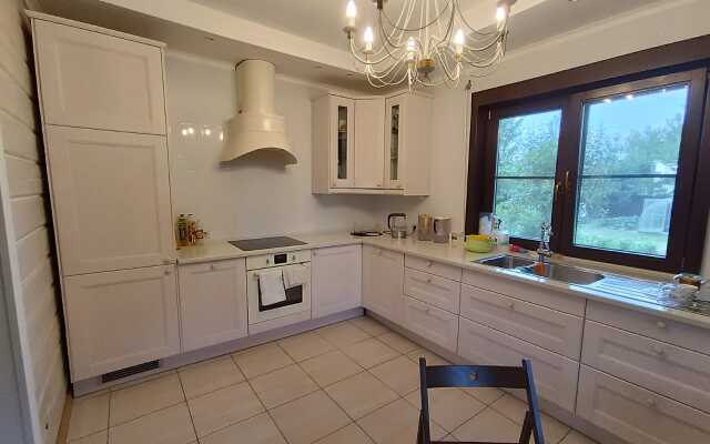 Gostevoy Dom Ilyinskoye 77 Private House