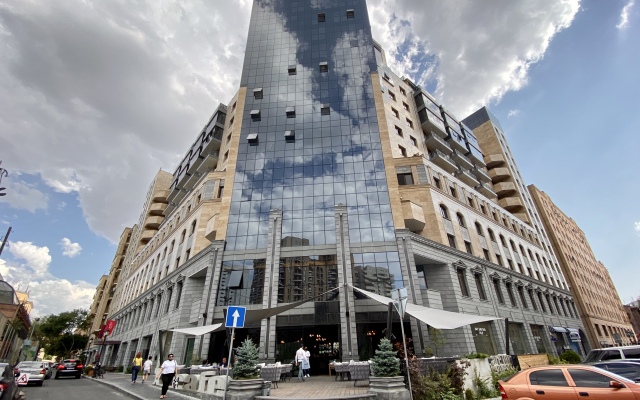 On Buzand Str. 17-60 Apartments