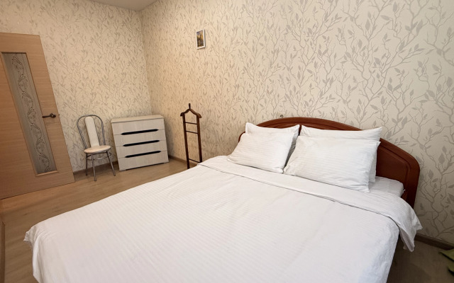 Квартира Трехкомнатная А. Невского 19