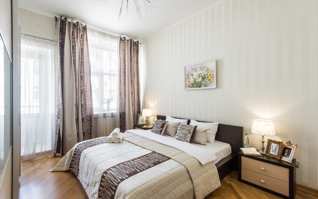Gm Trekhkomnatnaya U Krasnoy Ploschadi  Apartments