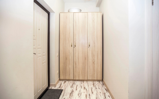 U Morya S Basseinom v ZhK Solnechnyij apt12 Apartment