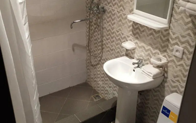 Отель Pine Beach