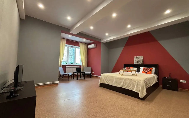 Ryadom S Bolnitsey Im Filonenko Flat