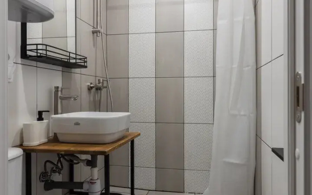 Studiya s balkonom Bombflat na Grivtsova Apartments