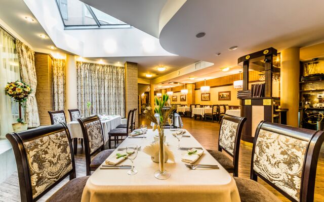 Cronwell Inn Stremyannaya Hotel