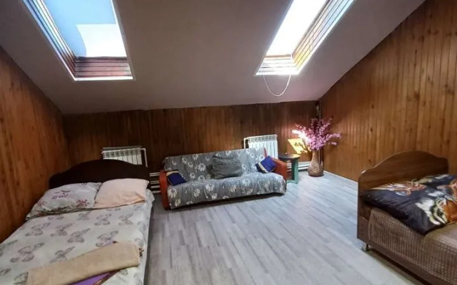 Студия на Горького 48 (44)