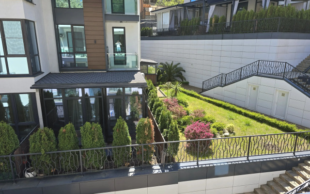 S Basseynom V Zhk Nevada Apartments