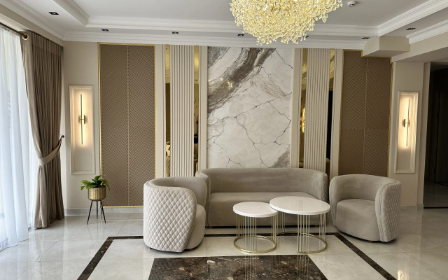 Hotel Emily Grand Palace