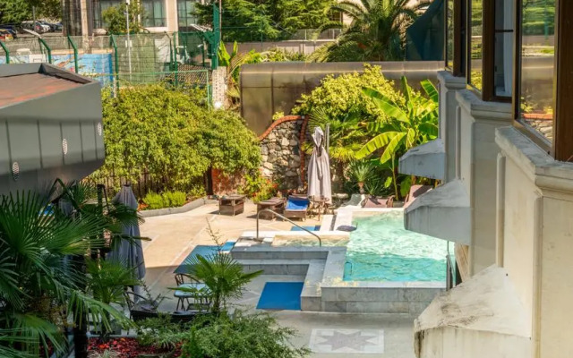 Elitny Apartament v Gostinitse Senator Flat