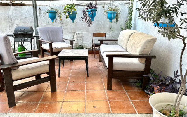 Vintazhnye S Odnoy Spalney I S Bolshim Patio Apartments