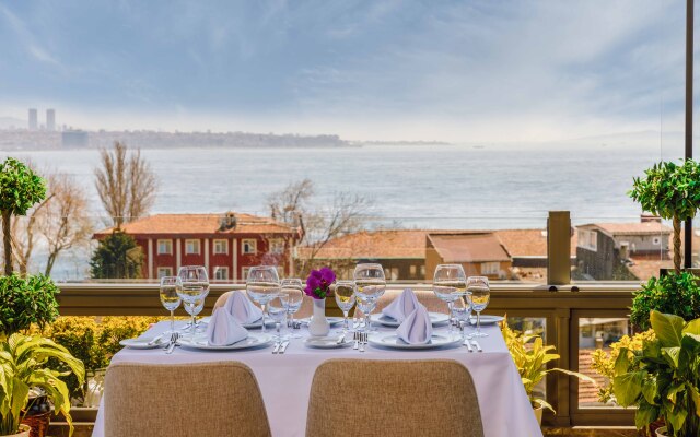 Amiral Palace Hotel