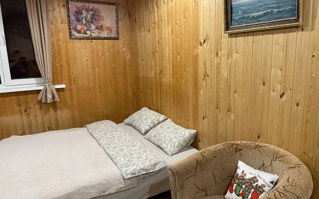 Uyutny Domik V Dvortsovom Sele Ostrov Guest House