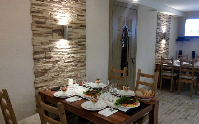Kayut-Kompaniya Guest House