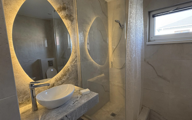 S Basseynom Guest House