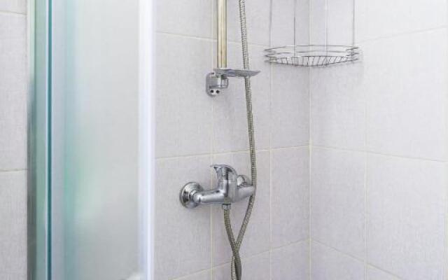 Gosti Lyubyat Na Sennoy Flat 2