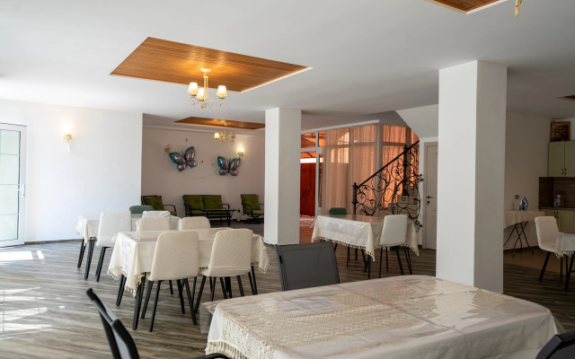 Nikos Guest House