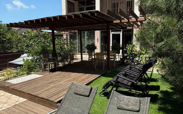 U Lesa S Basseynom Private House