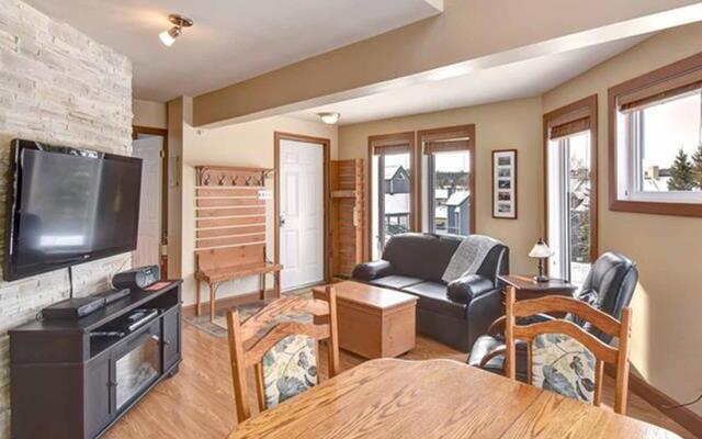 Bright Condo near the Lake Private House